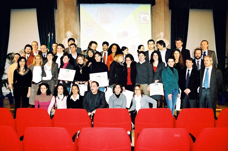 1378488 scuola ancona 2005.jpg