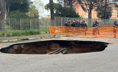 Sinkhole in Rome in the Quadraro area