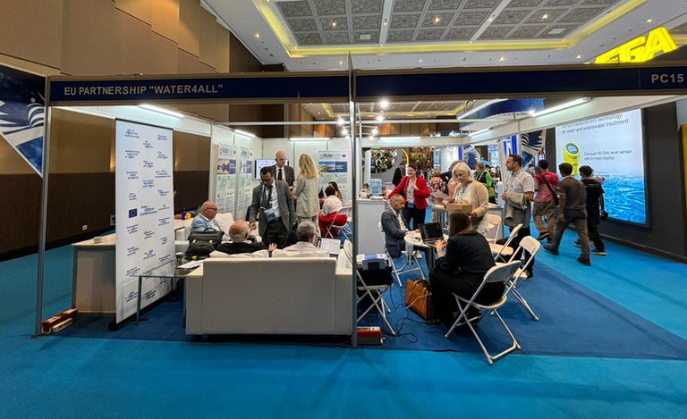 water4allstand.jpg water4allstand.jpg