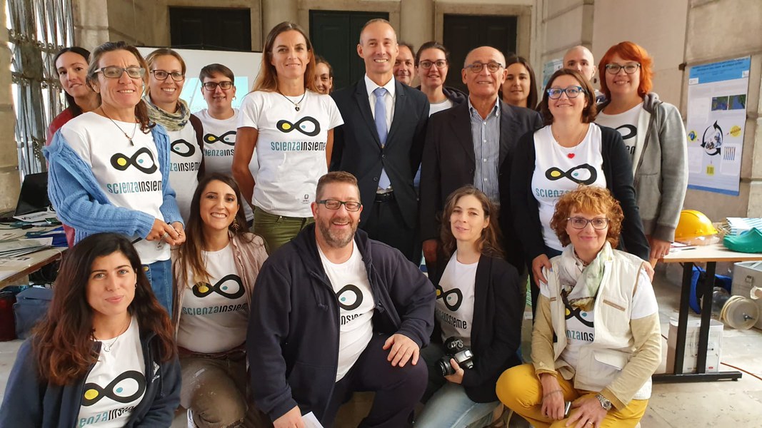 sindaco Chioggia con ricercatori ISPRA.jpeg