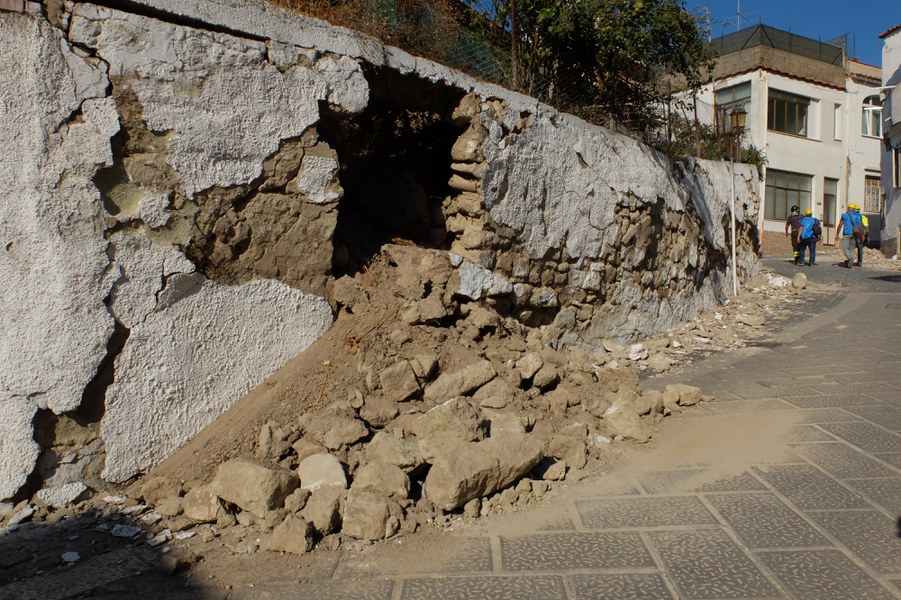Crollo nel muro perimetrale via D’Aloisio, nell’abitato di Majo - Casamicciola Terme