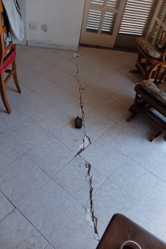 Frattura all’interno di un’abitazione lungo via Crateca, loc. Fango di Lacco Ameno