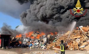 Ciampino: incendio in un impianto di stoccaggio rifiuti del 29 luglio 2023
