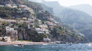 In bilico tra terra e mare. Dalla scomparsa della sabbia all’erosione costiera