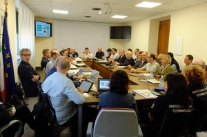 Incontro tra autorità responsabili della protezione civile ed esperti tecnico-scientifici nella gestione del rischio di maremoti